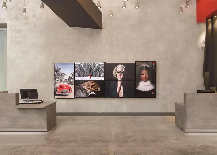 Radisson Red Miami AirportAirport Hotel